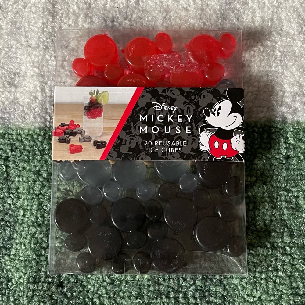 🧊 Disney Figural Mickey Reusable Ice Cubes